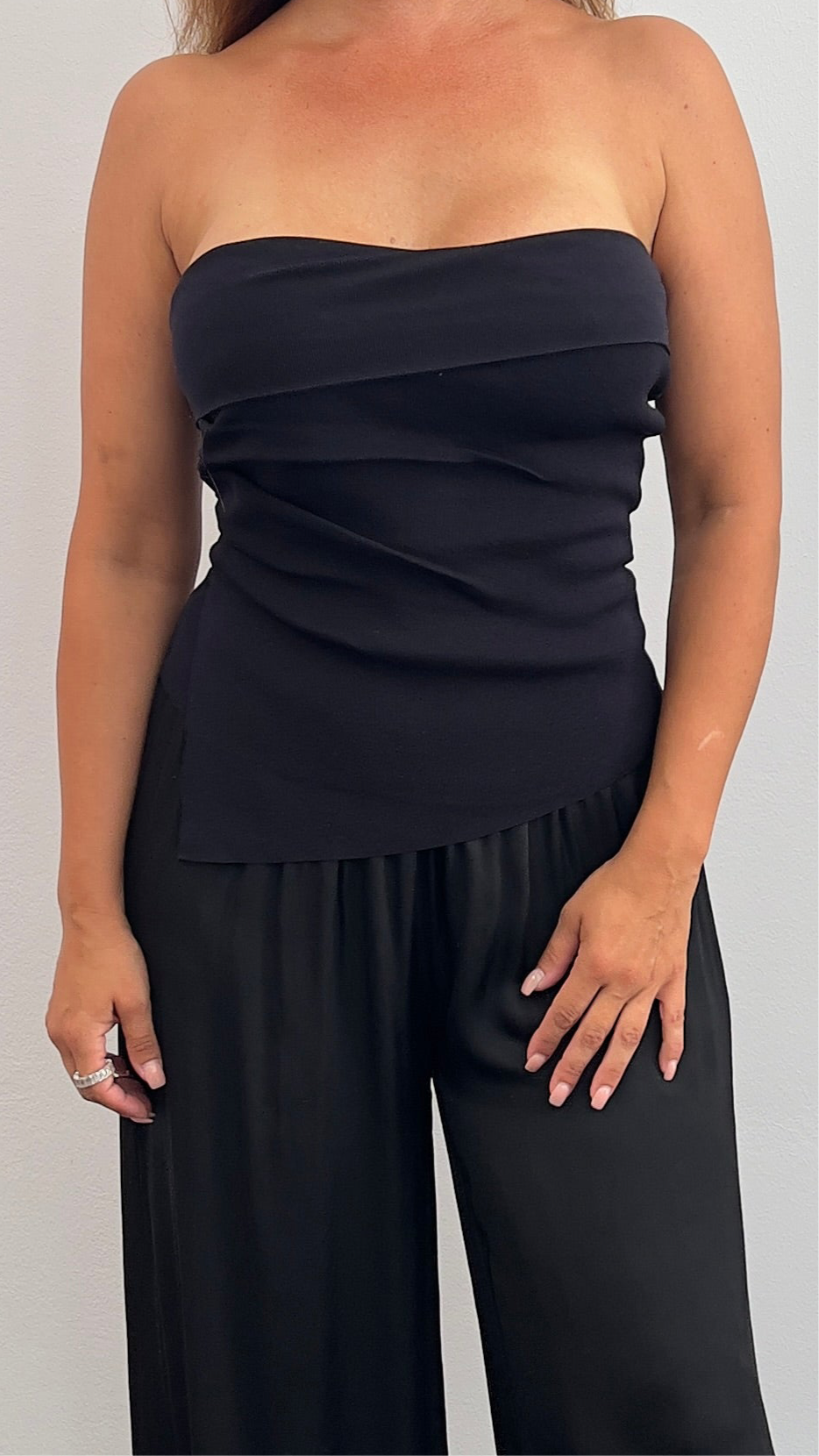Schulterfreies Bandeau-Top mit Wasserfallausschnitt
