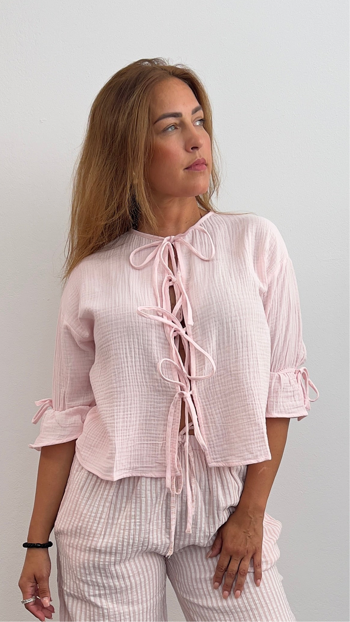 Musselin-Bluse mit Schleifen-Details – Rosa