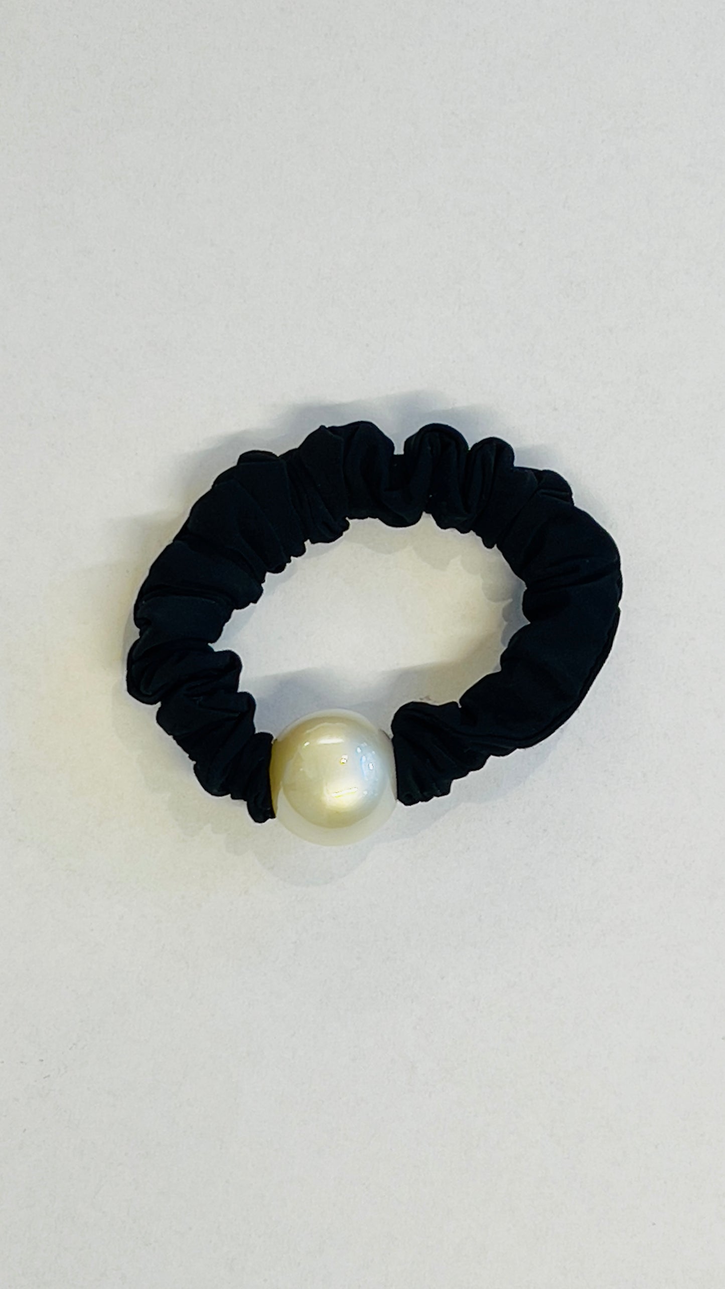 Scrunchie Haargummi schwarz Perle