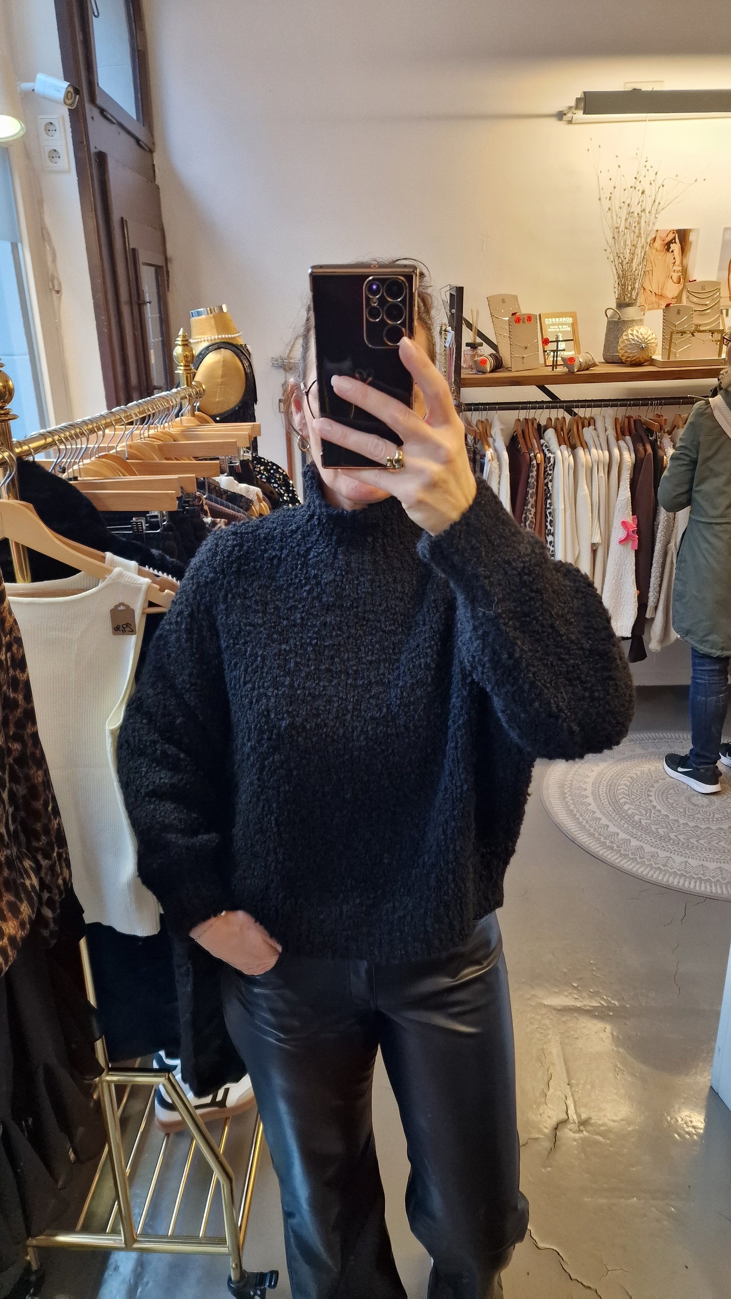 Boucle-Strickpullover „Bea“ kurz schwarz