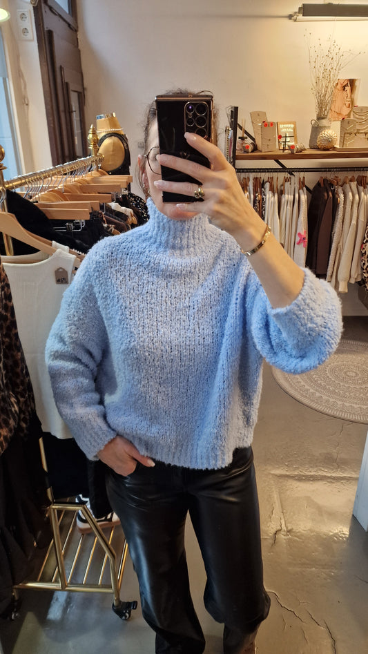 Boucle-Strickpullover „Bea“ kurz hellblau