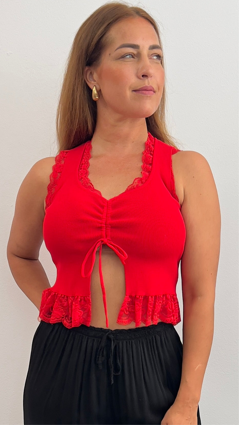 Cropped Top mit Spitze & Raffung – Schwarz oder Rot